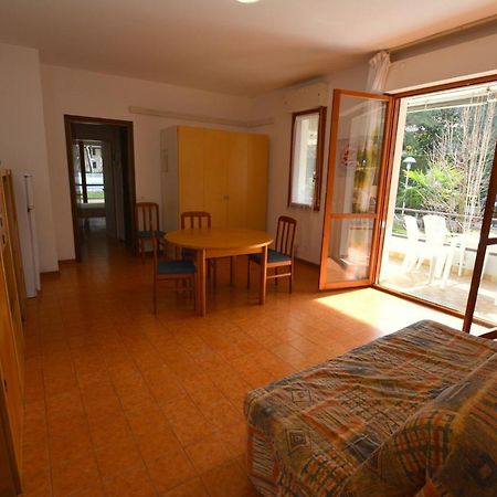 Lignano With Pool Apartamento Lignano Sabbiadoro Exterior foto