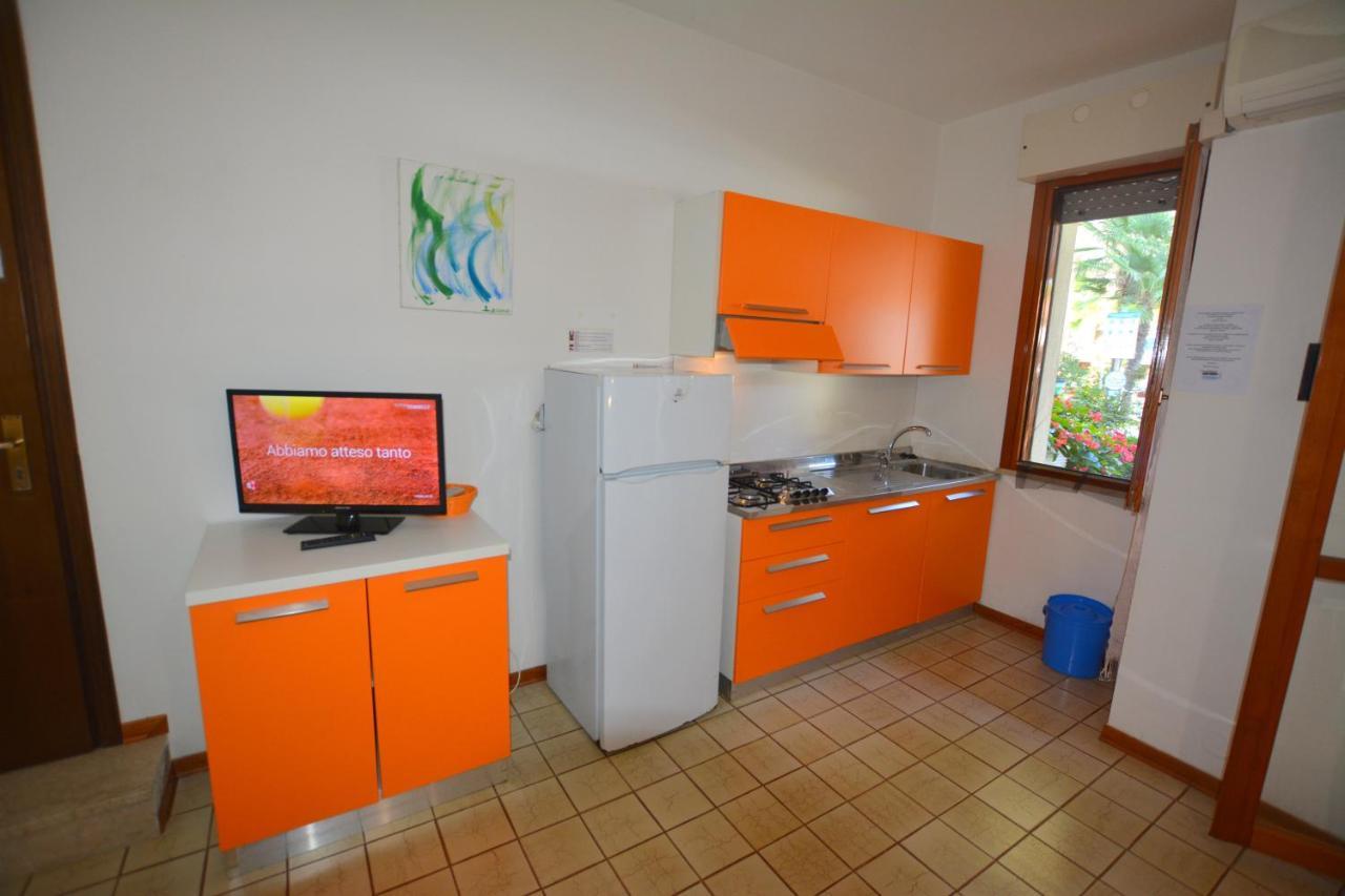 Lignano With Pool Apartamento Lignano Sabbiadoro Exterior foto