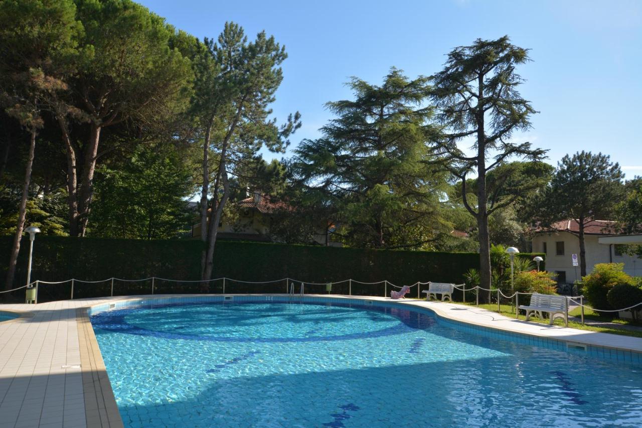 Lignano With Pool Apartamento Lignano Sabbiadoro Exterior foto