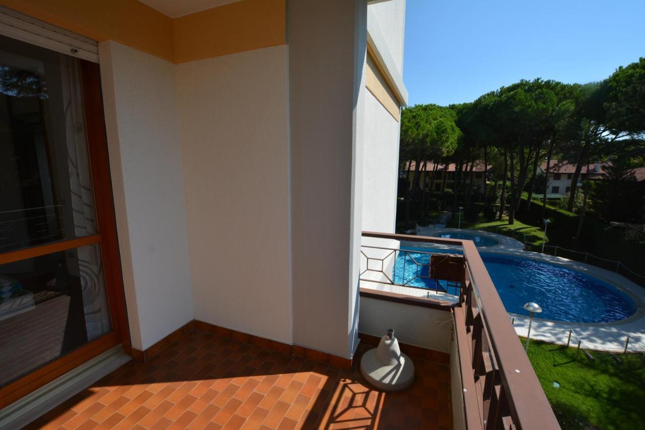 Lignano With Pool Apartamento Lignano Sabbiadoro Exterior foto