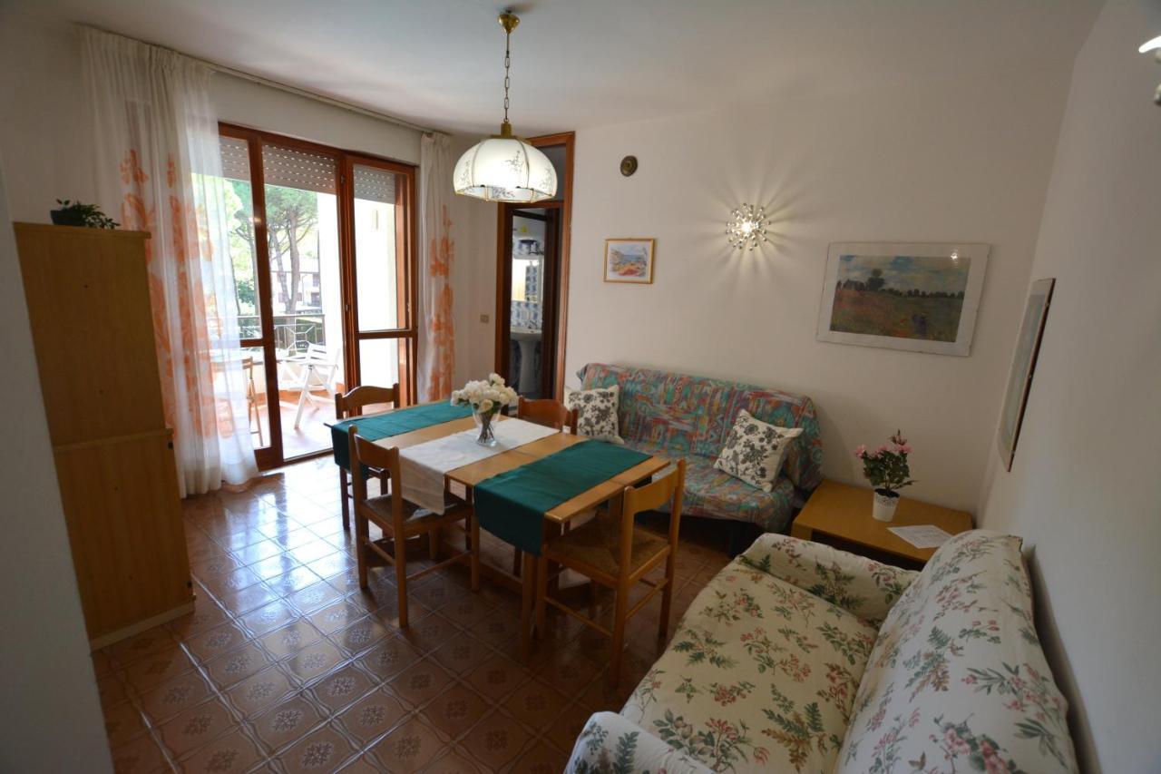 Lignano With Pool Apartamento Lignano Sabbiadoro Exterior foto