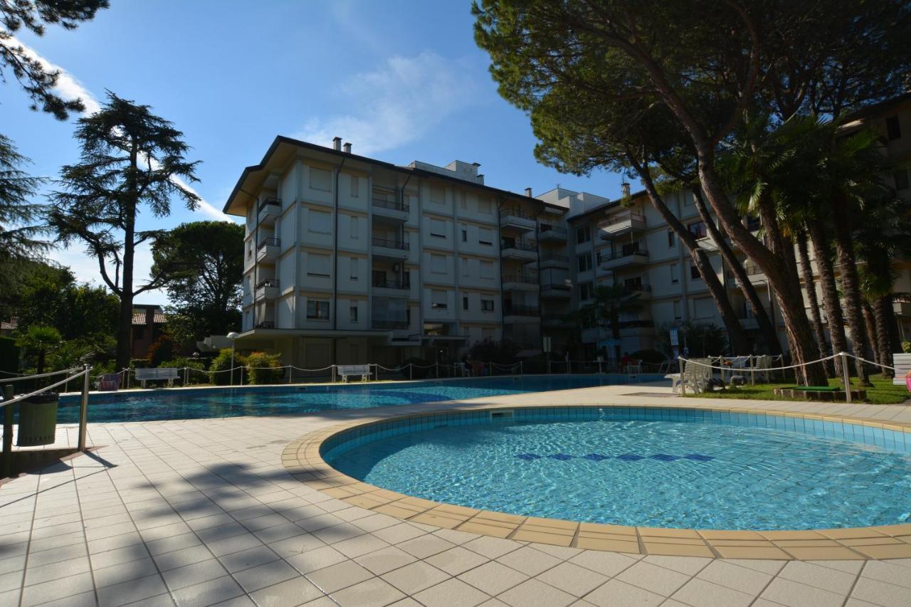 Lignano With Pool Apartamento Lignano Sabbiadoro Exterior foto