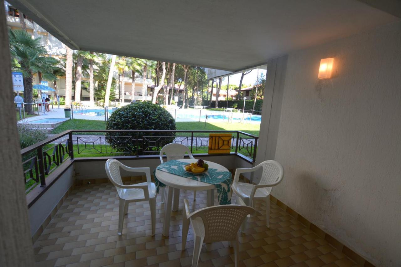 Lignano With Pool Apartamento Lignano Sabbiadoro Exterior foto