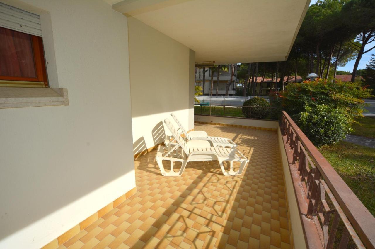 Lignano With Pool Apartamento Lignano Sabbiadoro Exterior foto