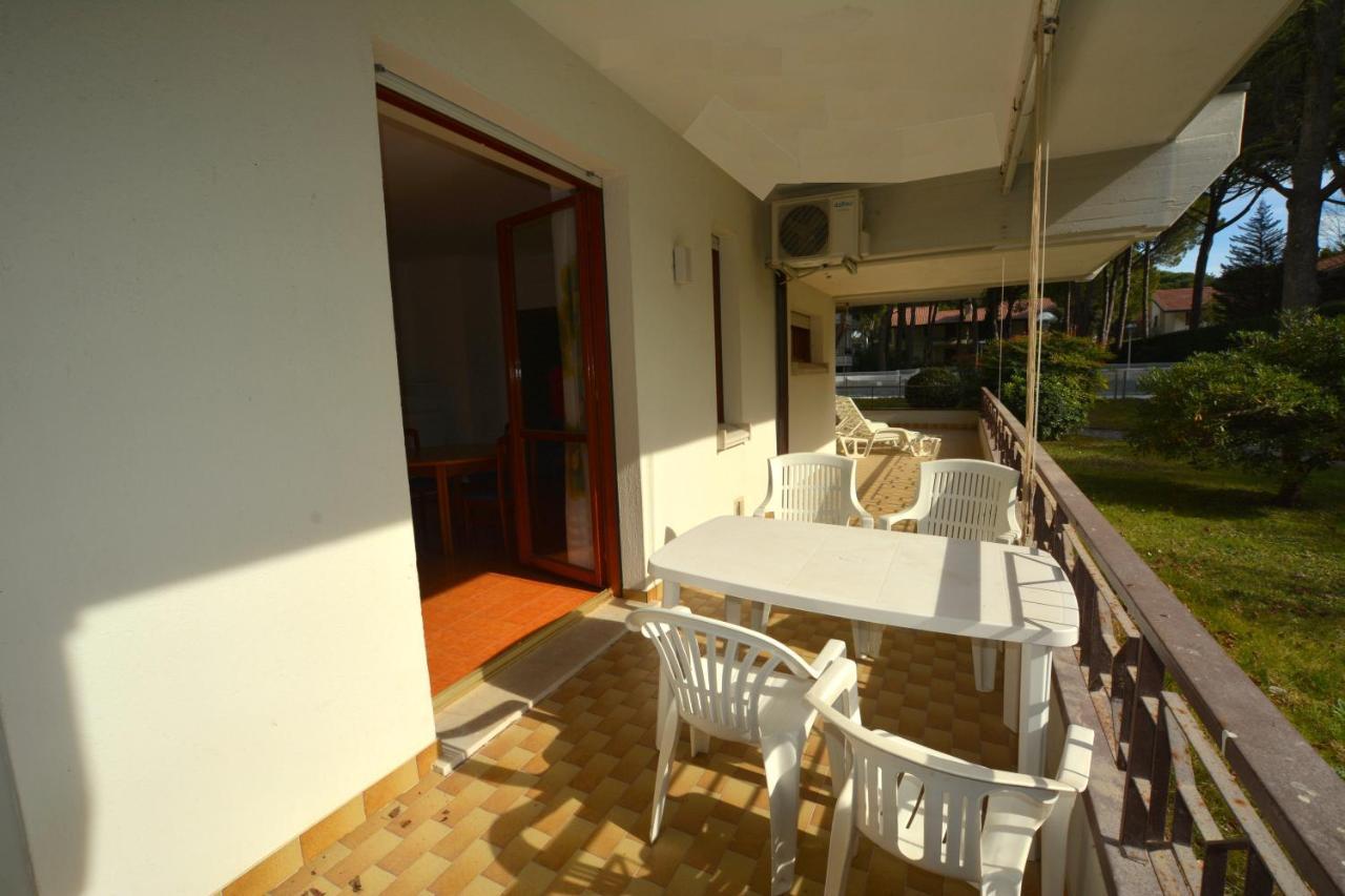 Lignano With Pool Apartamento Lignano Sabbiadoro Exterior foto