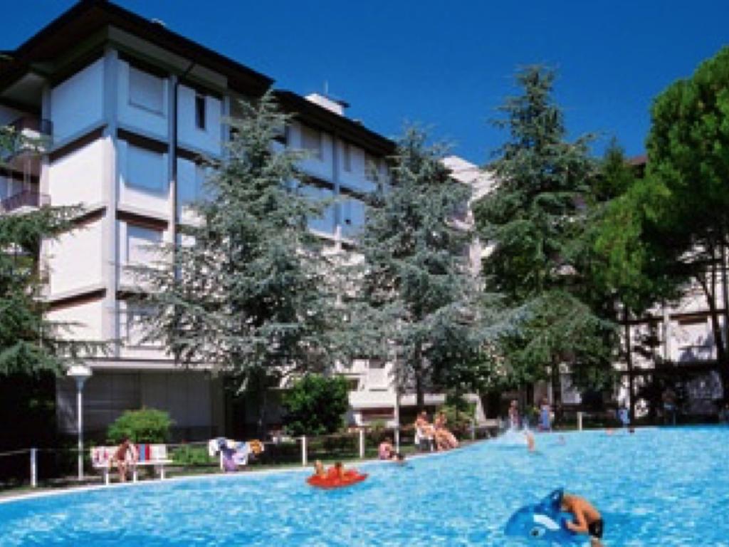 Lignano With Pool Apartamento Lignano Sabbiadoro Exterior foto