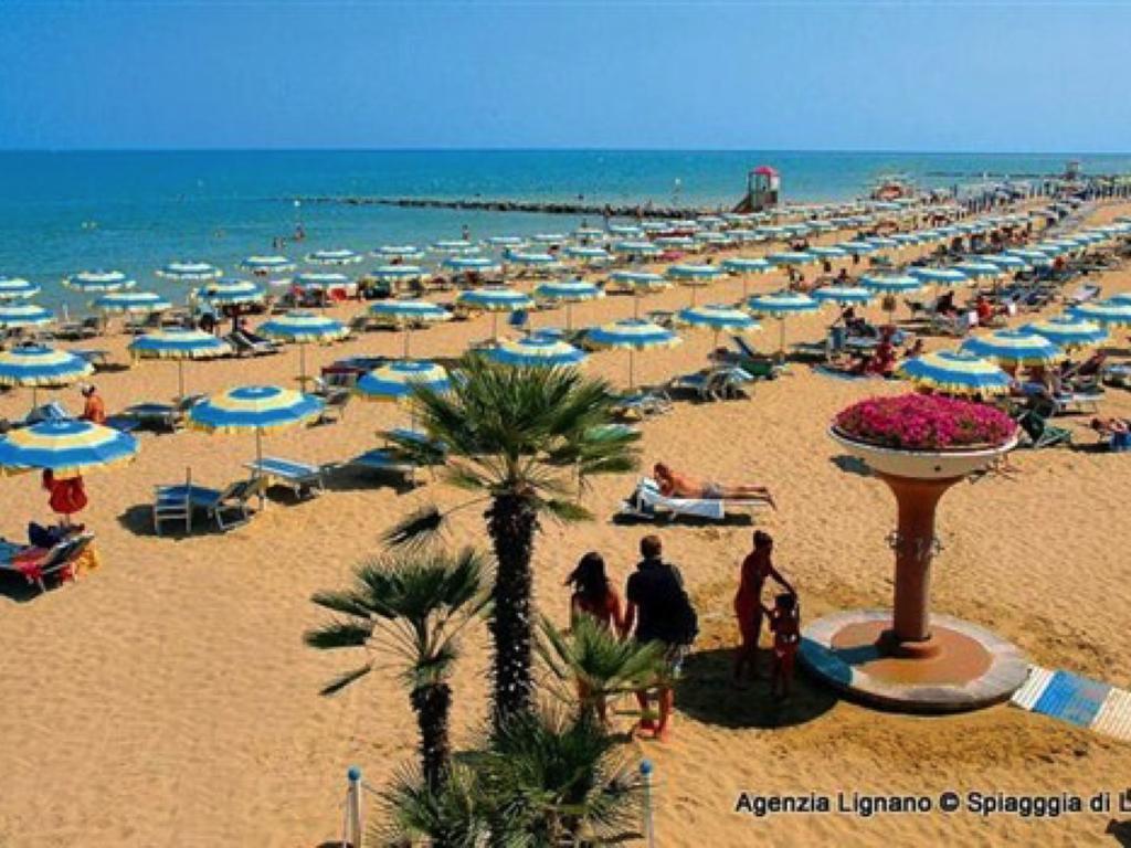 Lignano With Pool Apartamento Lignano Sabbiadoro Exterior foto