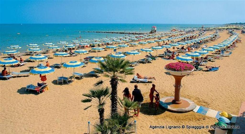 Lignano With Pool Apartamento Lignano Sabbiadoro Exterior foto